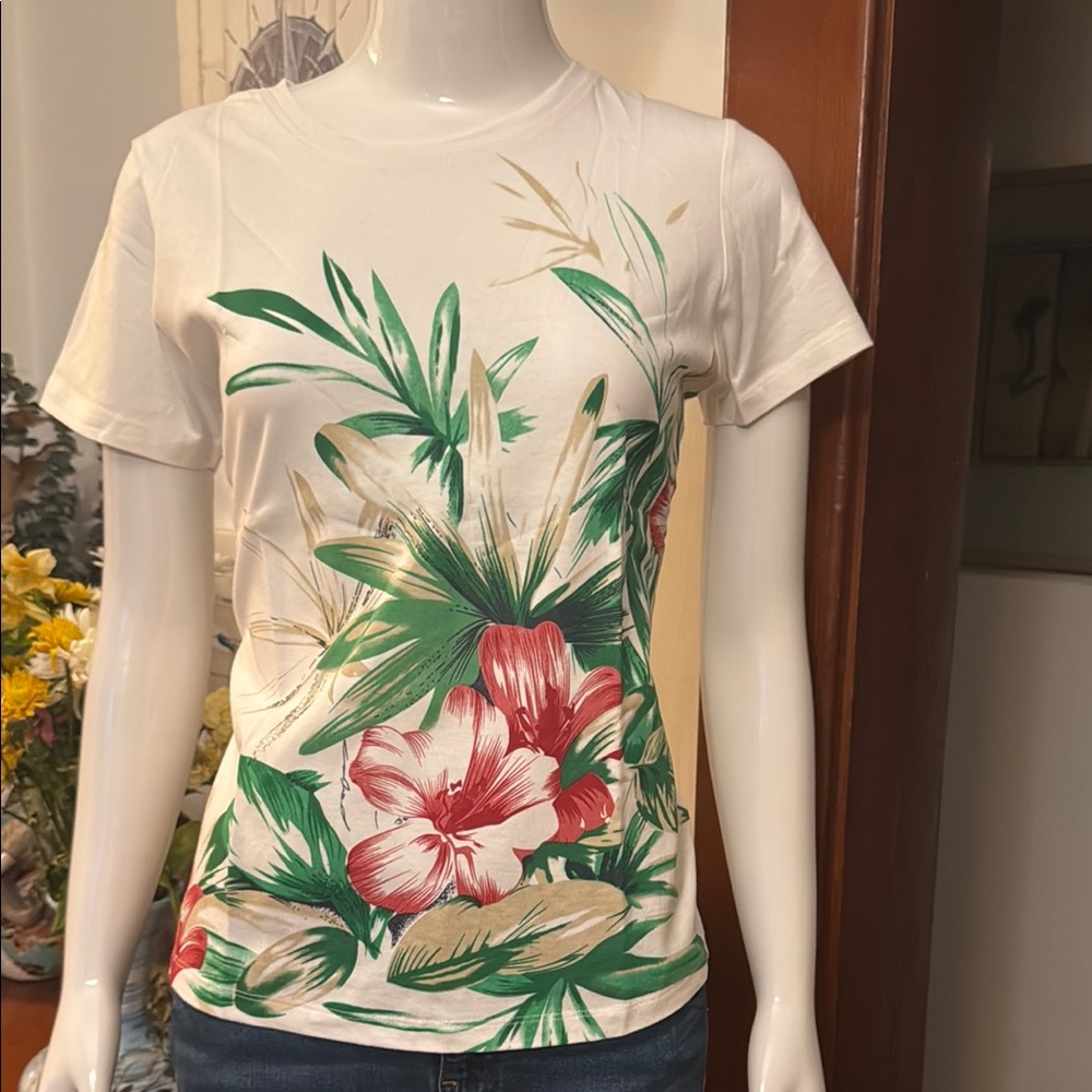 NWT northern reflections size small Floral Print Women's Top